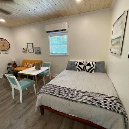 Beautifully Renovated Studio 2 Miles From Marina! Winchester Екстер'єр фото