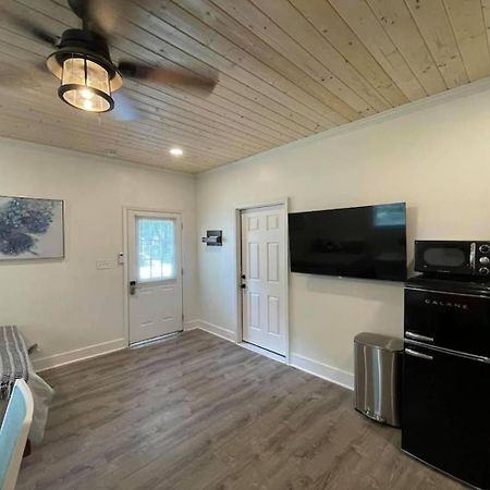 Beautifully Renovated Studio 2 Miles From Marina! Winchester Екстер'єр фото